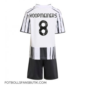 Juventus Teun Koopmeiners #8 Replika Hemmatröja Barn 2025-26 Kortärmad (+ Korta byxor)